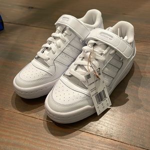 Adidas Forum Low - White - Kids Size 4 (NWT)